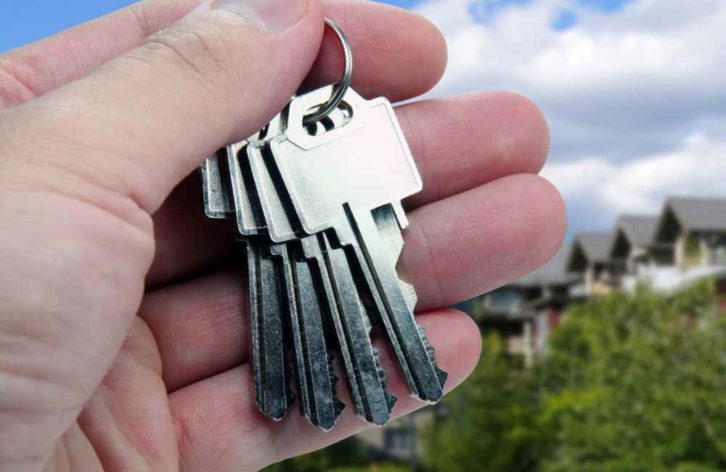 Sprzedaż domów – o czym powinni pamiętać właściciele